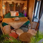 Nidamour Villa *