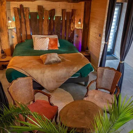 Nidamour Villa *